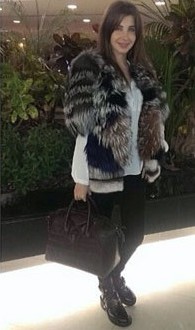  نانسي عجرم في باريس ومعطفها يخطف الأنظار